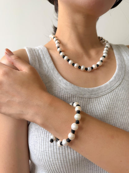 Additional view of baroque freshwater pearl beaded bracelet by Le Jardin Perles