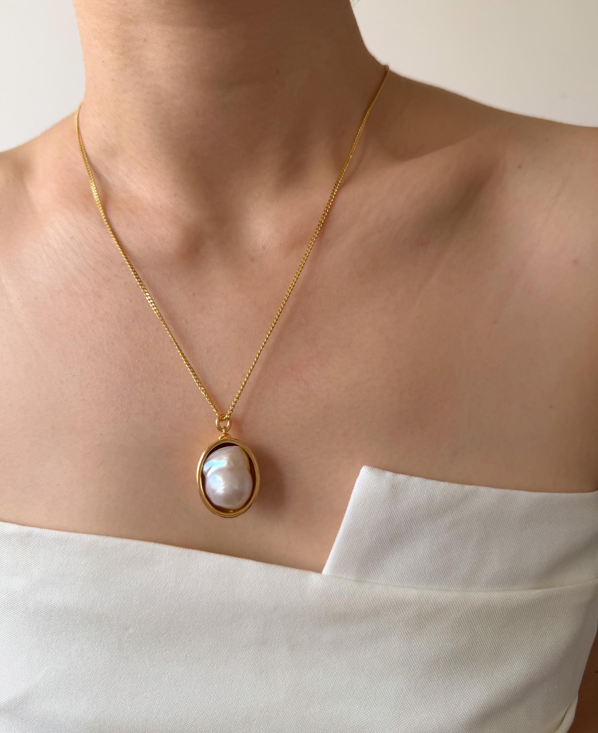 Additional view of freshwater pearl pendant necklace by Le Jardin Perles