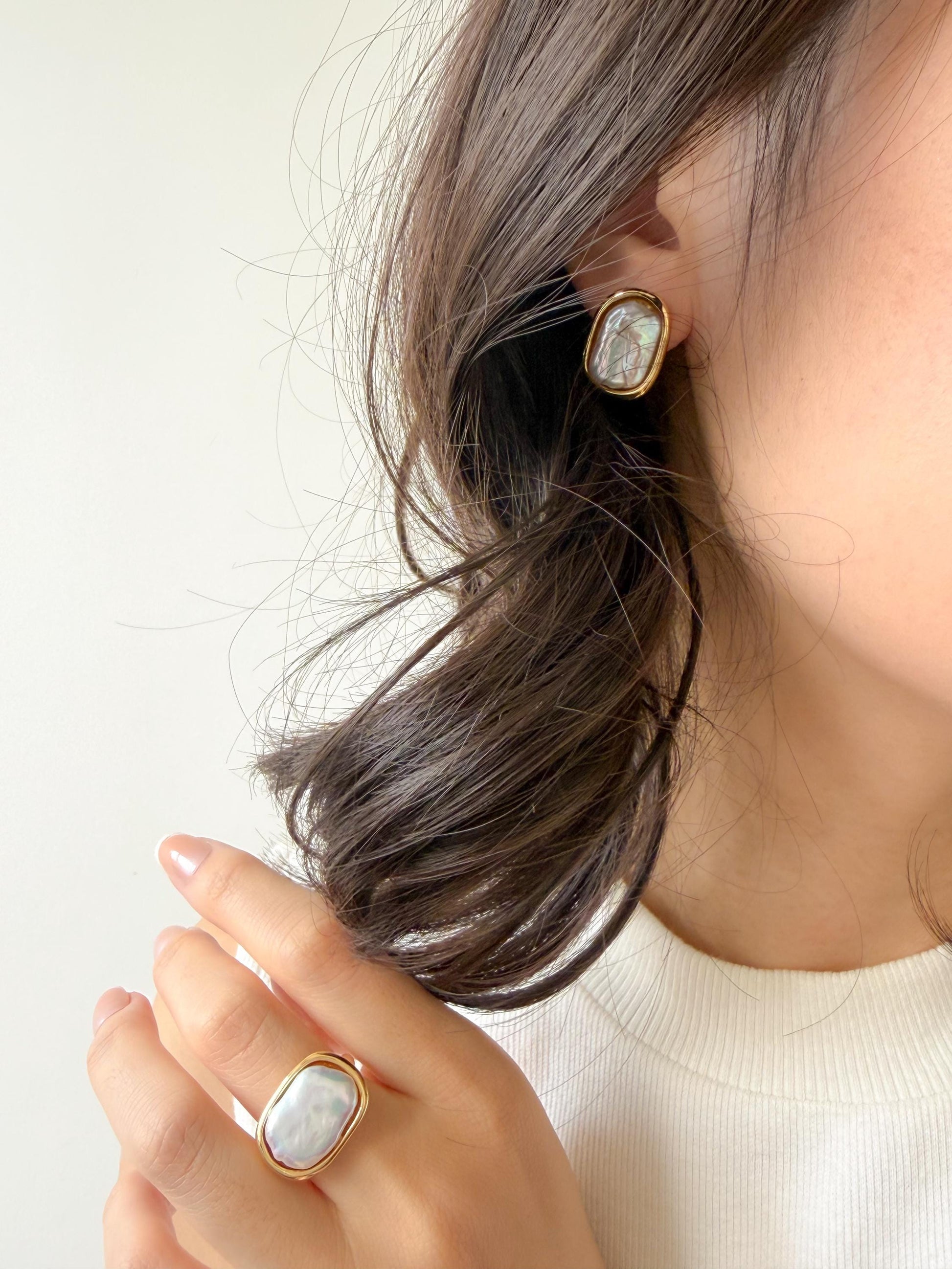 Additional view of 18k gold plated keshi pearl stud earrings by Le Jardin Perles