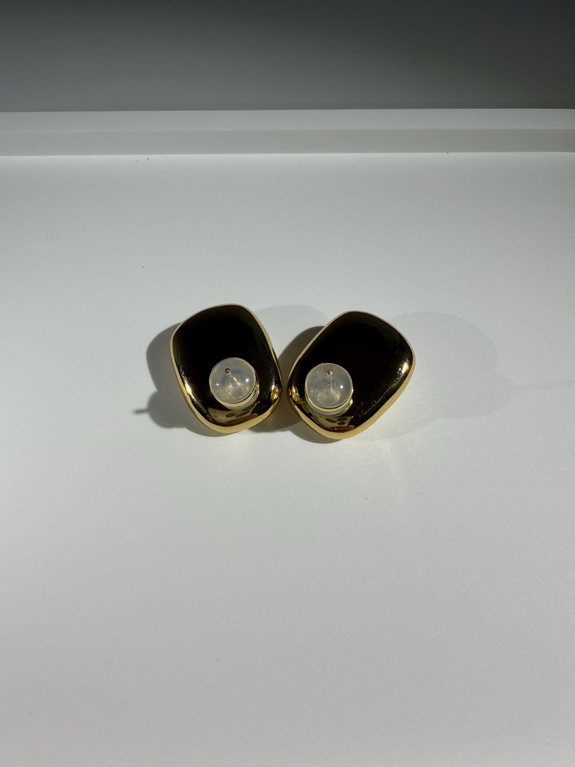 Additional view of 18k gold plated keshi pearl stud earrings by Le Jardin Perles