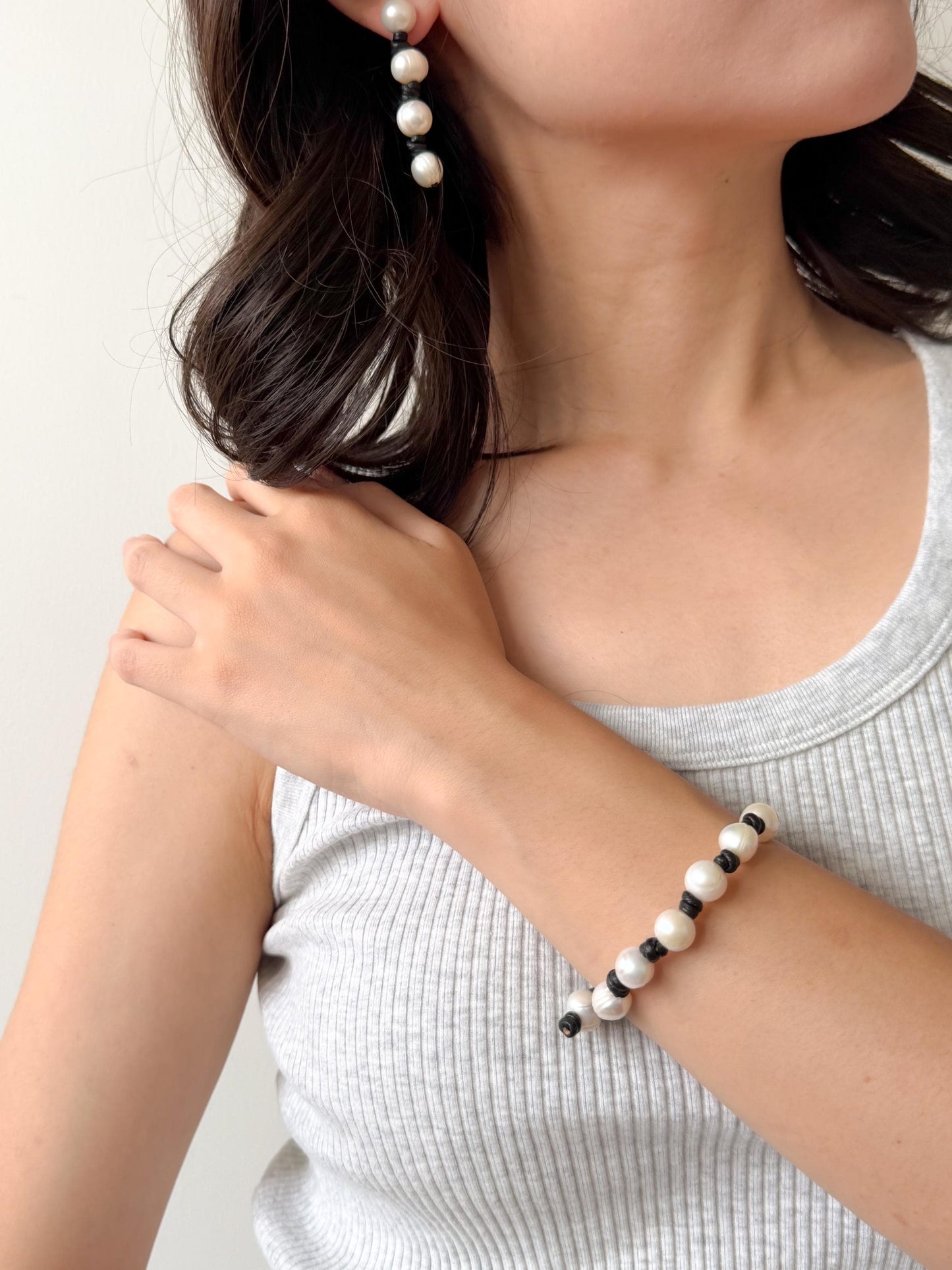 Additional view of baroque freshwater pearl beaded bracelet by Le Jardin Perles