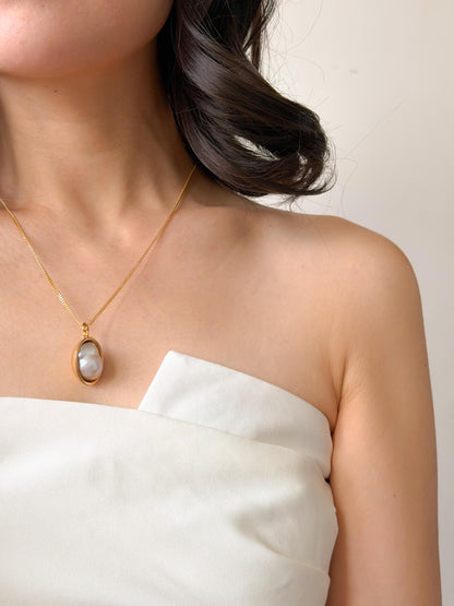 Additional view of freshwater pearl pendant necklace by Le Jardin Perles