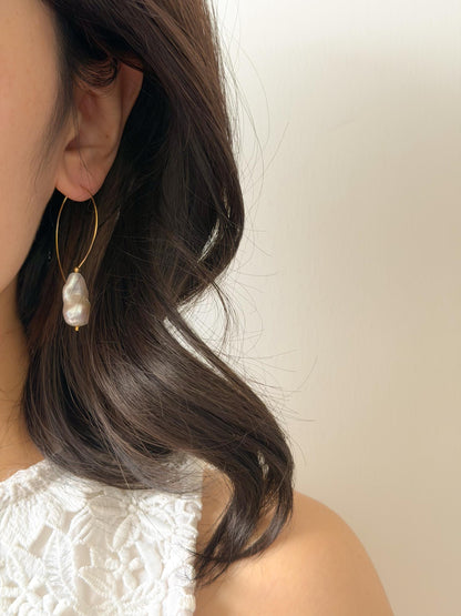 Additional view of elongated baroque pearl hoop earrings by Le Jardin Perles