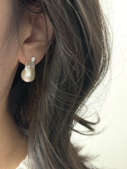 Additional view of large baroque pearl stud earrings by Le Jardin Perles