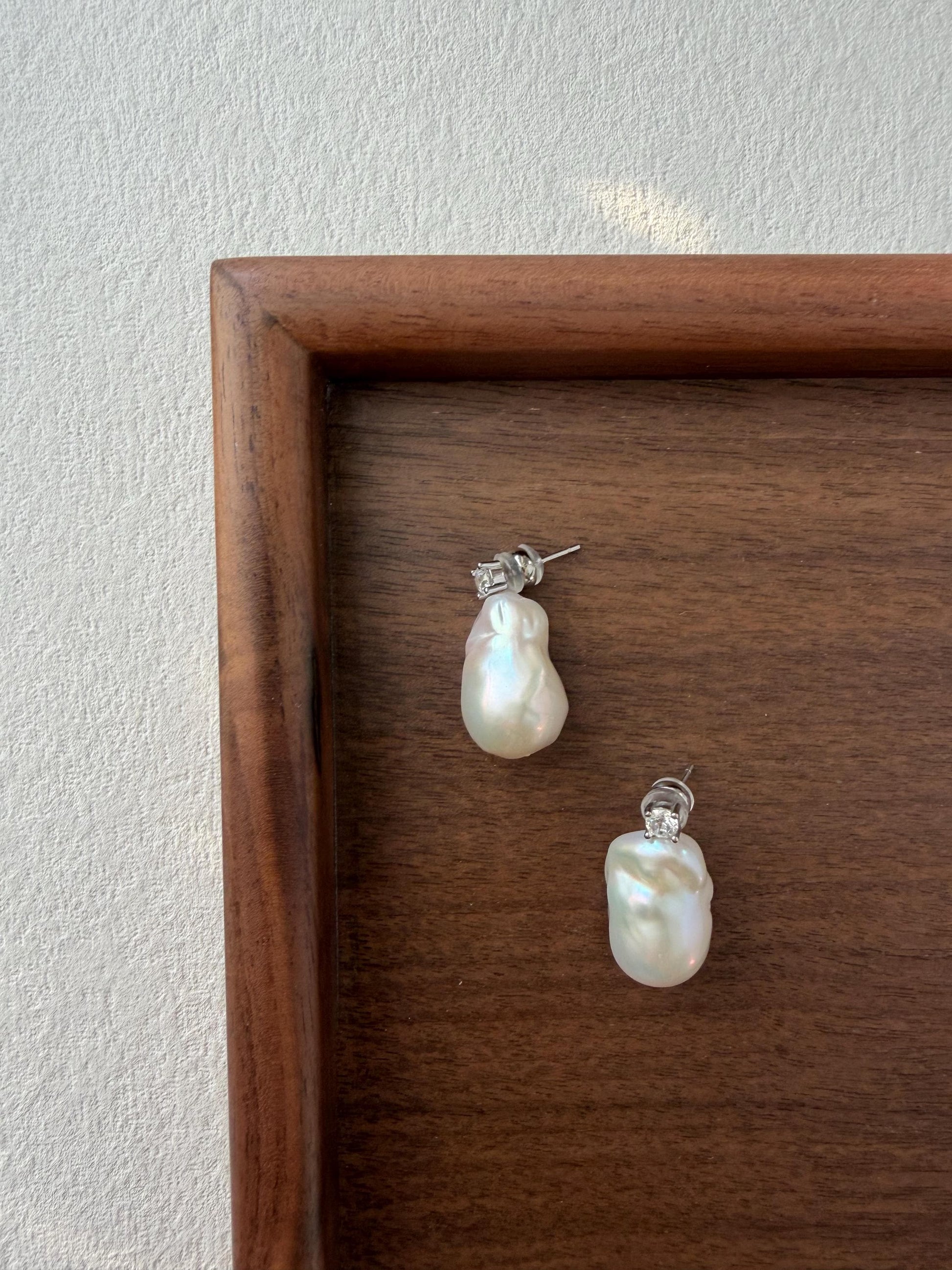 Additional view of large baroque pearl stud earrings by Le Jardin Perles