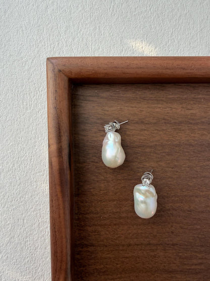 Additional view of large baroque pearl stud earrings by Le Jardin Perles