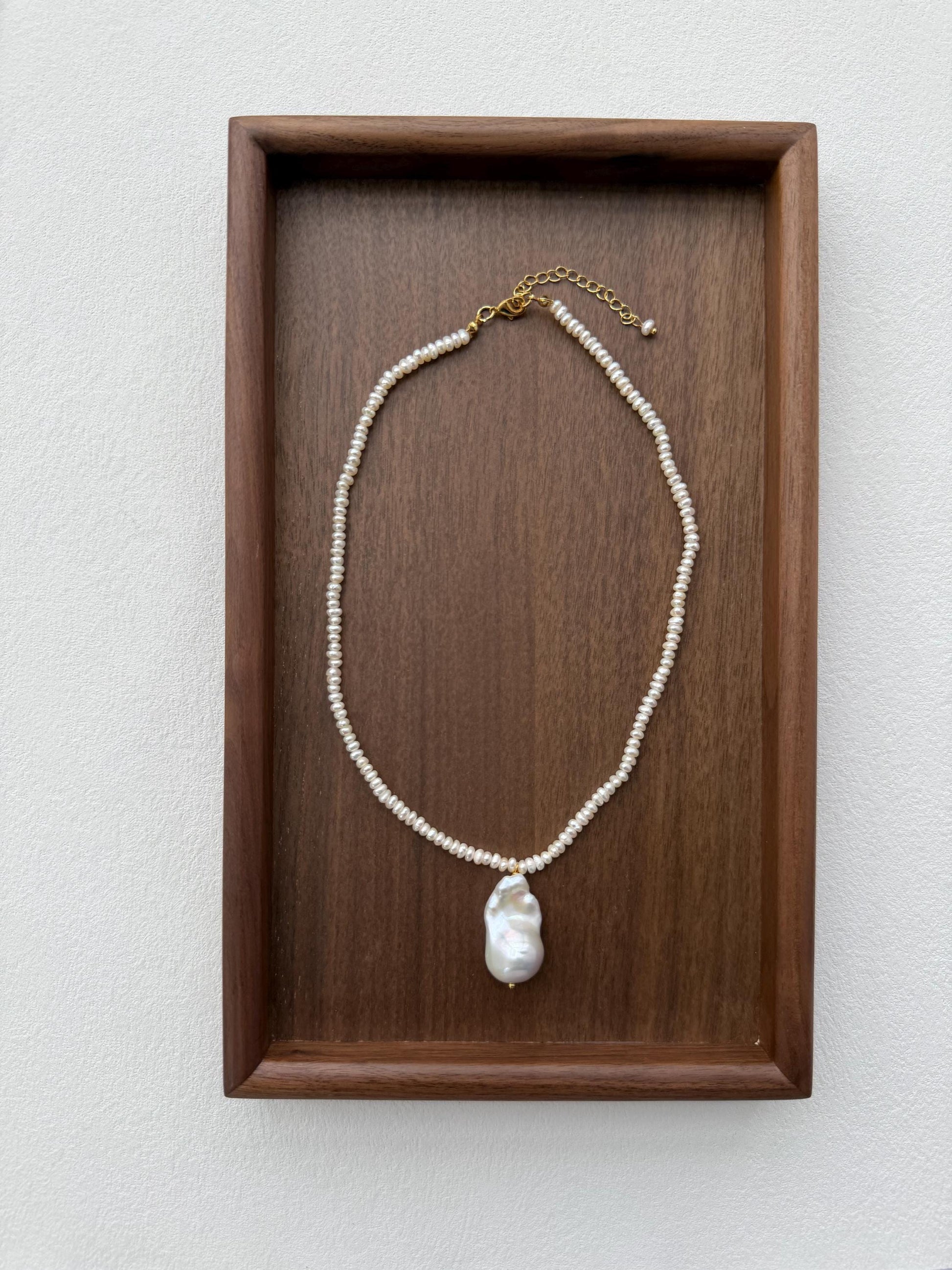 Additional view of baroque pearl pendant necklace by Le Jardin Perles