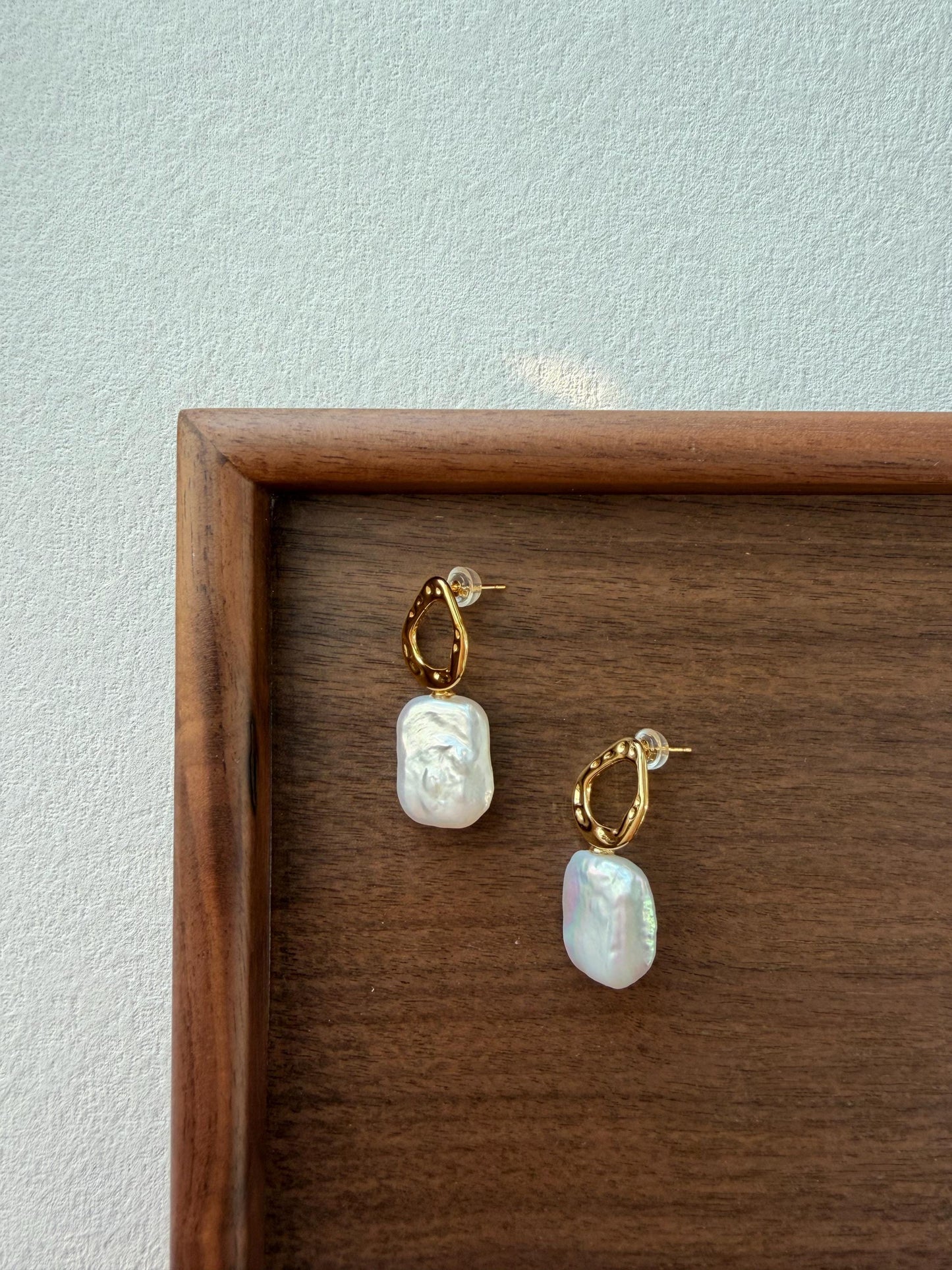Additional view of baroque pearl drop earrings by Le Jardin Perles